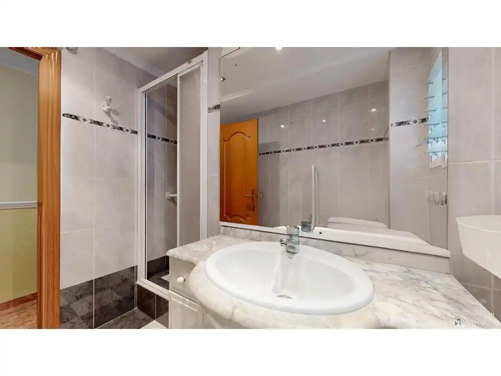 Baño de Piso en venta en Torrent con Aire acondicionado, Calefacción y Terraza