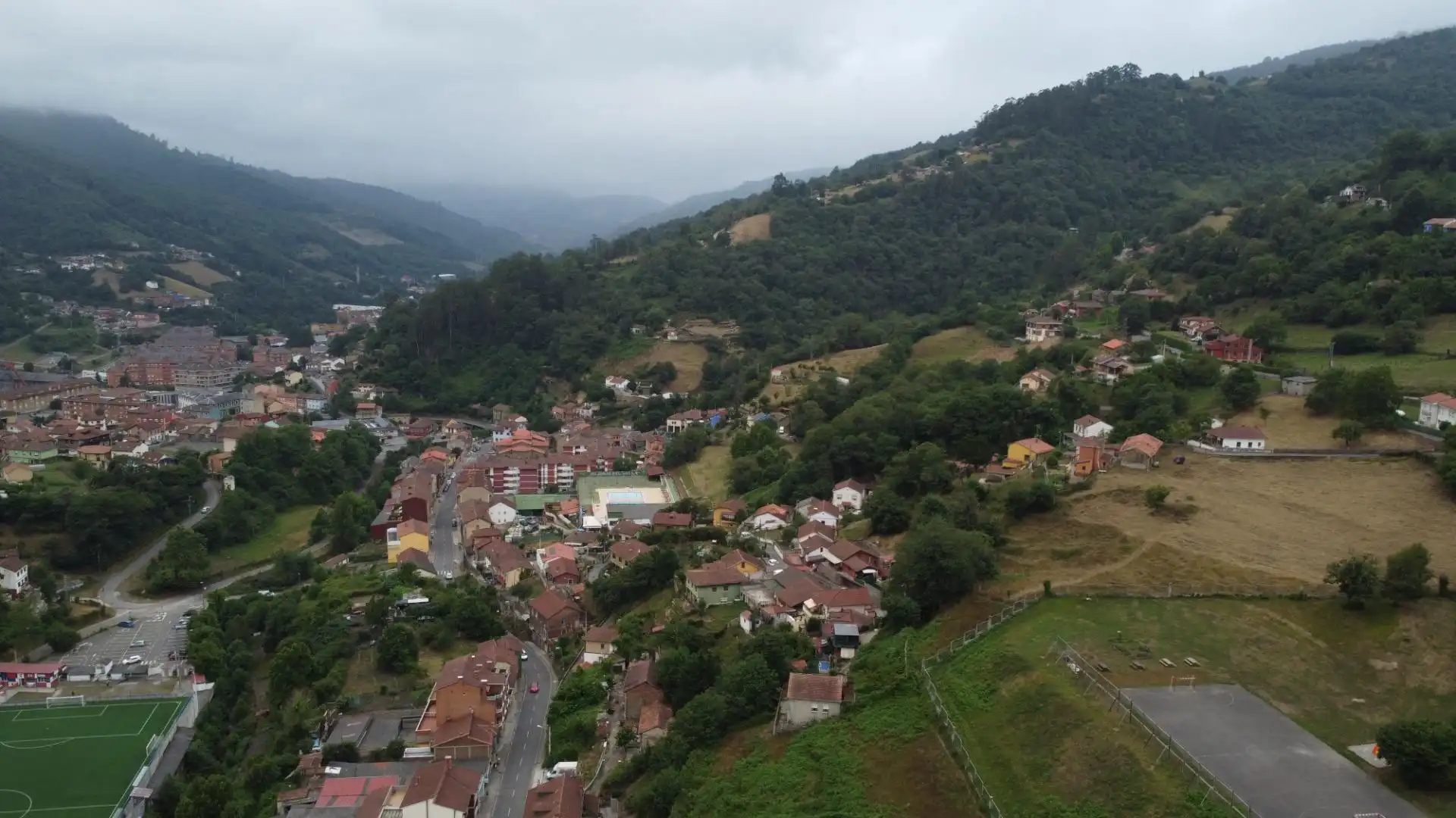Vista exterior de Casa adosada en venta en Mieres (Asturias)