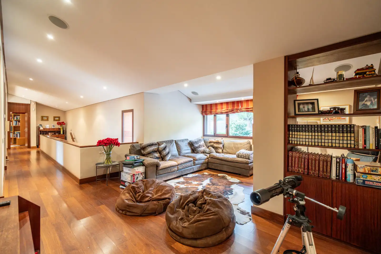Sala d'estar de Casa o xalet en venda en Las Rozas de Madrid amb Aire condicionat, Calefacció i Jardí privat