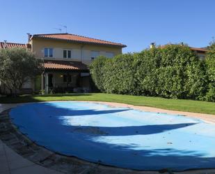 Piscina de Casa adosada en venda en Berrioplano / Berriobeiti amb Calefacció, Jardí privat i Terrassa