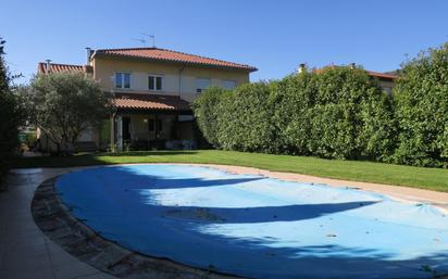 Piscina de Casa adosada en venda en Berrioplano / Berriobeiti amb Calefacció, Jardí privat i Terrassa