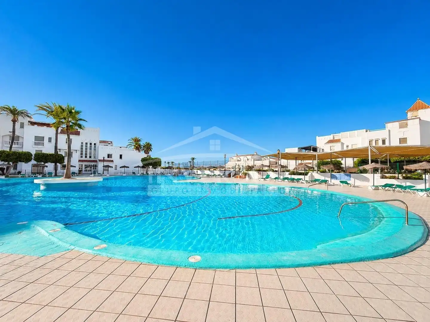 Piscina de Piso en venta en El Ejido con Amueblado