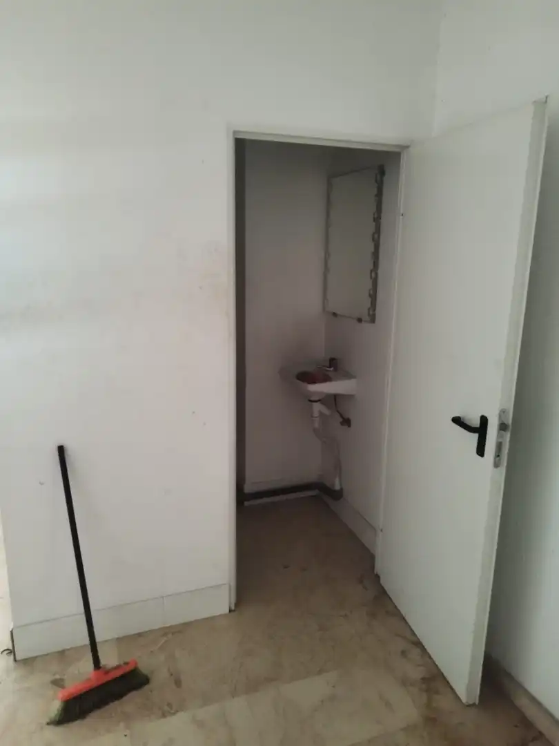 Badezimmer von Geschaftsraum zur Miete in Huelva