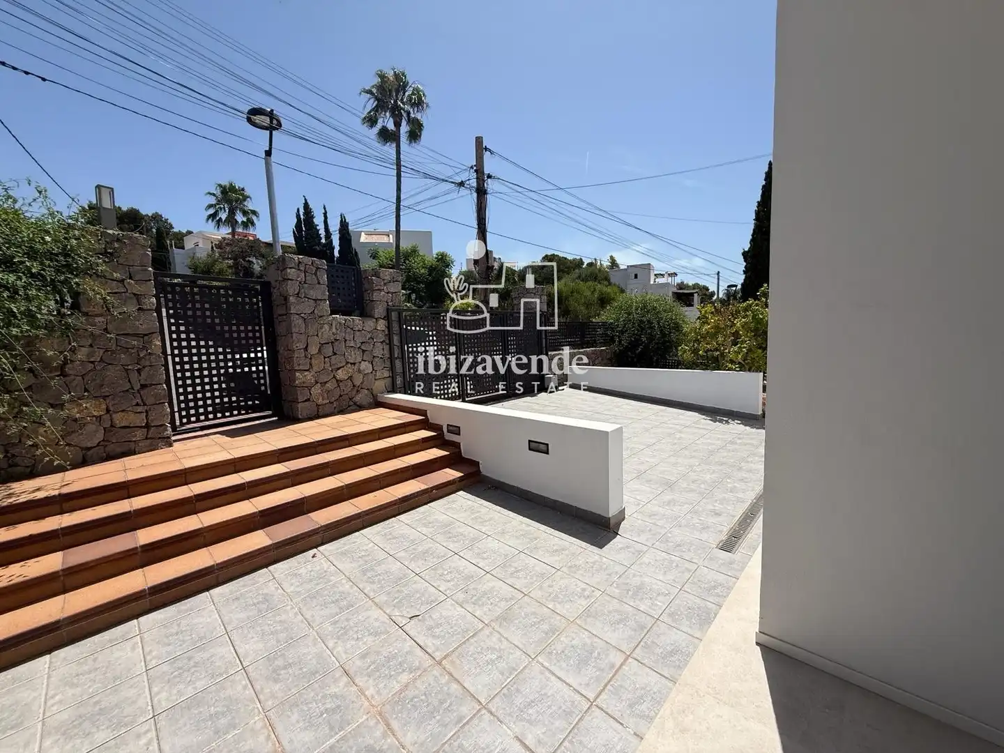 Vista exterior de Casa o xalet de lloguer en Santa Eulària des Riu amb Aire condicionat, Moblat i Alarma