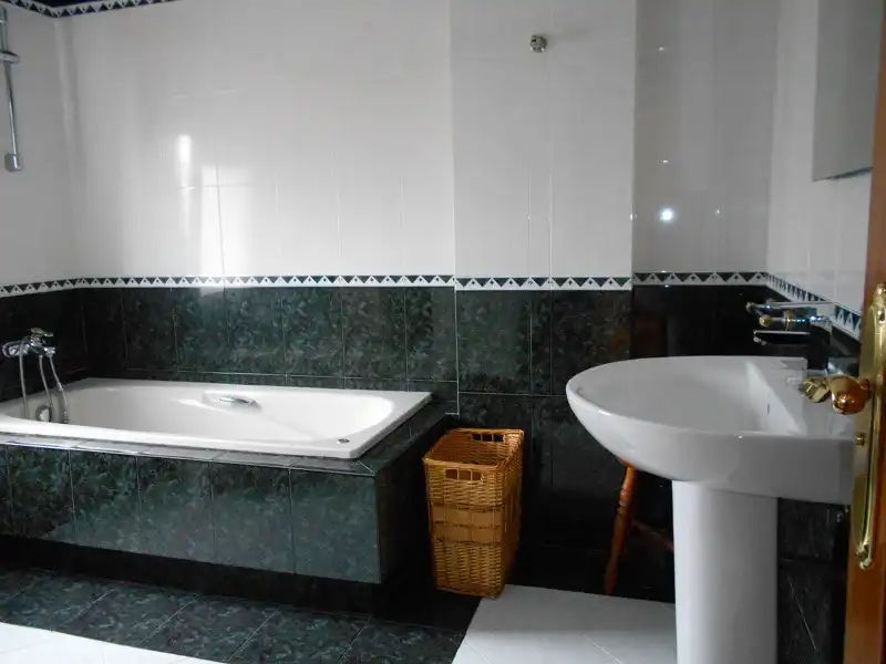 Bathroom of Duplexes for sale in Narón  with Heating, Parquet flooring and Furnished
