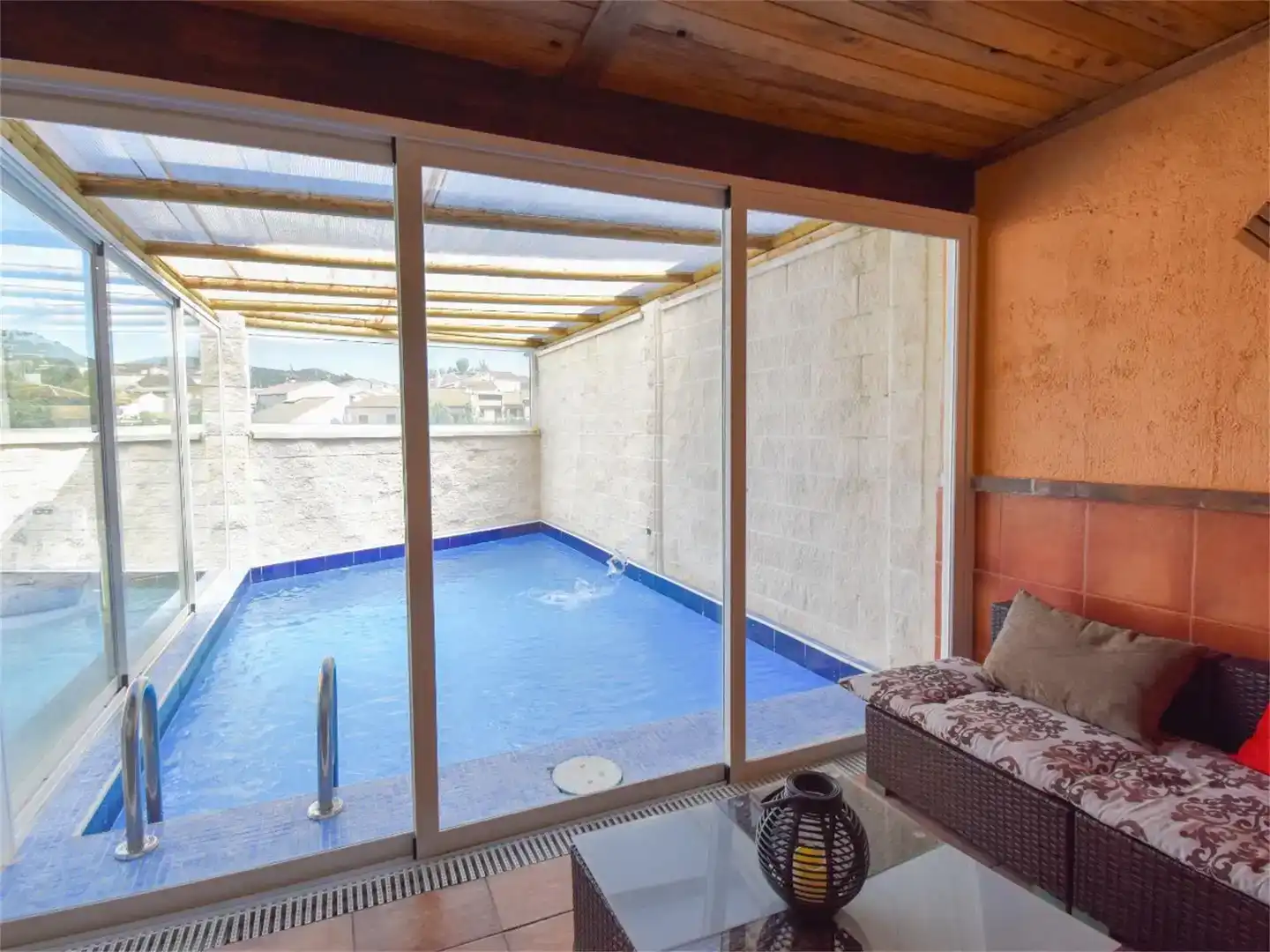 Piscina de Casa adosada en venda en Arriate amb Aire condicionat, Piscina i Moblat