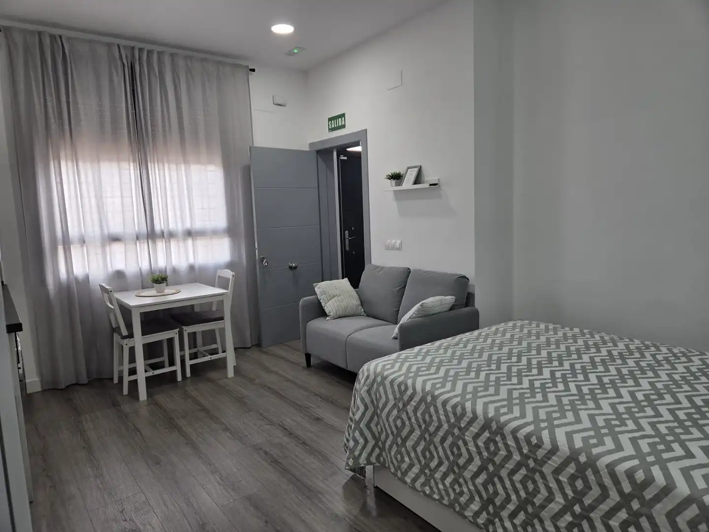 Dormitori de Apartament de lloguer en Málaga amb Aire condicionat, Parquet i Moblat
