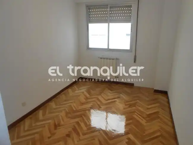 Dormitori de Pis de lloguer en Móstoles amb Parquet, Terrassa i Rentadora