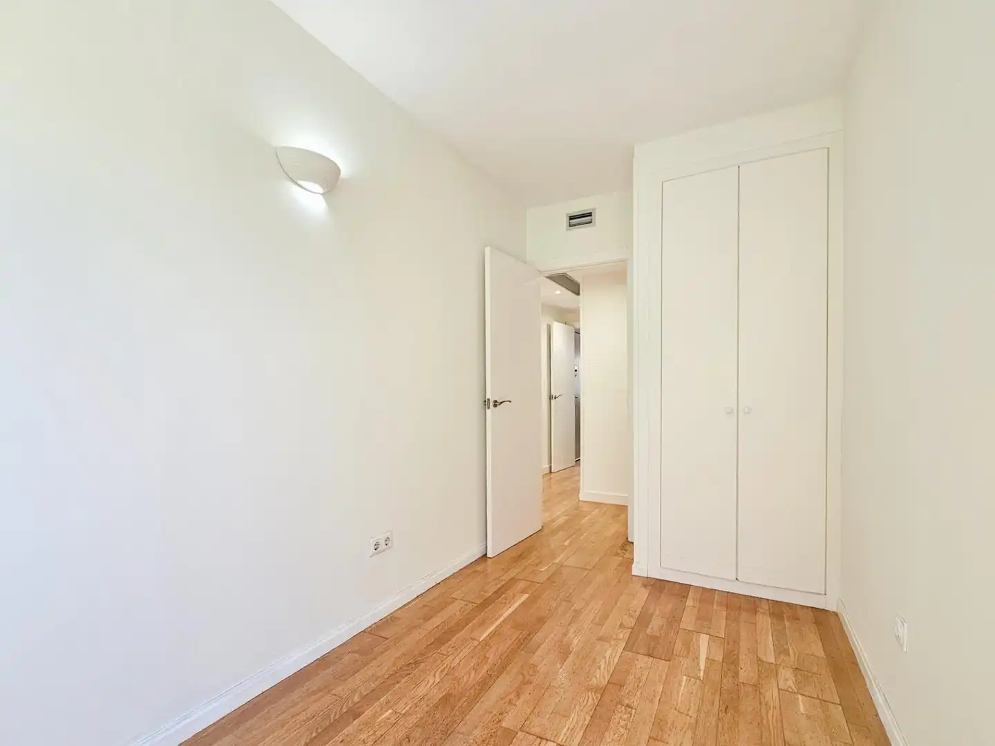 Wohnung zum Verkauf in Barcelona mit Klimaanlage, Heizung und Terrasse
