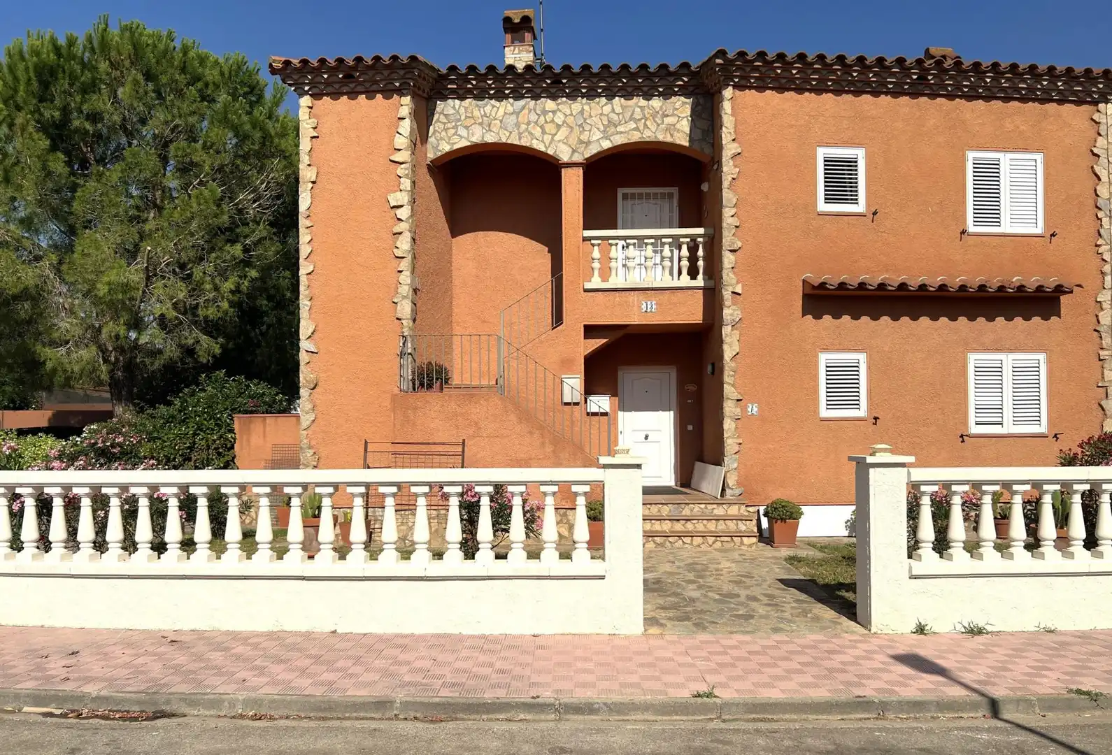 Vista exterior de Piso en venta en Torroella de Fluvià con Calefacción