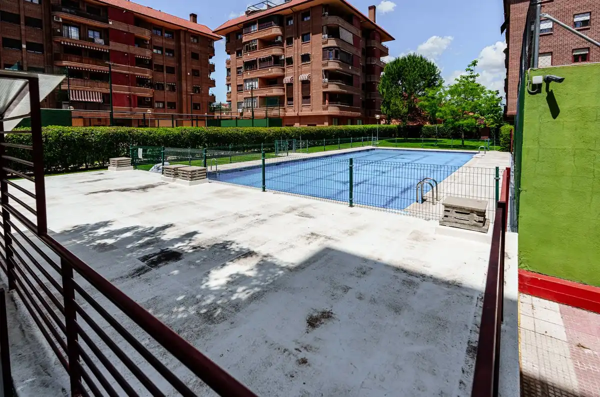Swimming pool of Flat for sale in Alcalá de Henares  with Air Conditioner, Heating and Private garden