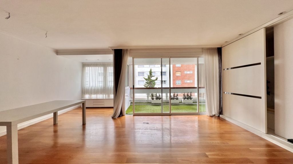 Living room of Flat to rent in  Barcelona Capital  with Air Conditioner, Heating and Terrace