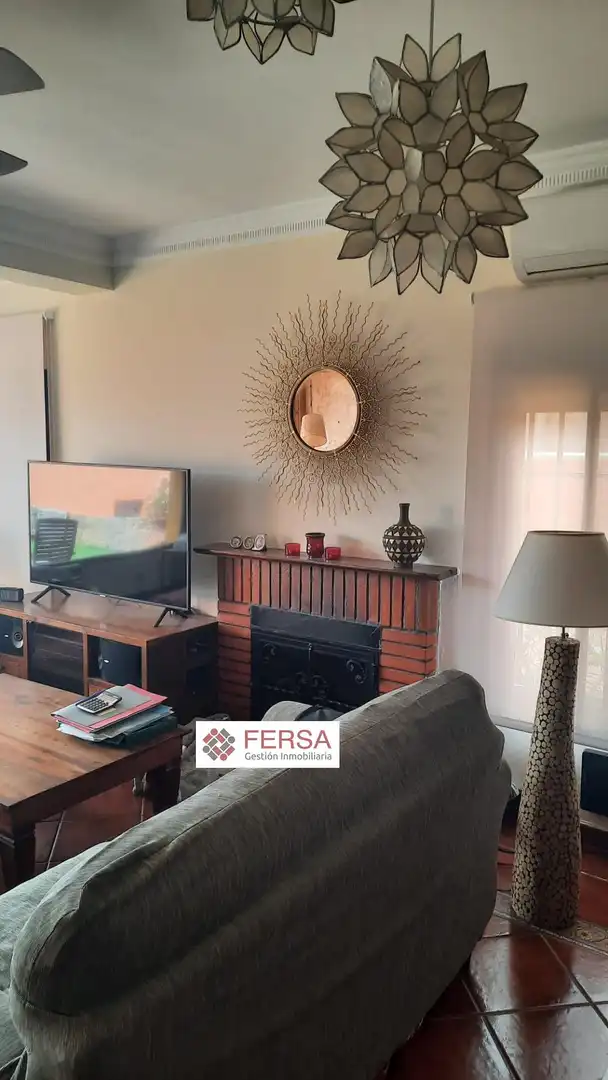 Sala d'estar de Casa adosada en venda en El Puerto de Santa María amb Aire condicionat, Calefacció i Jardí privat