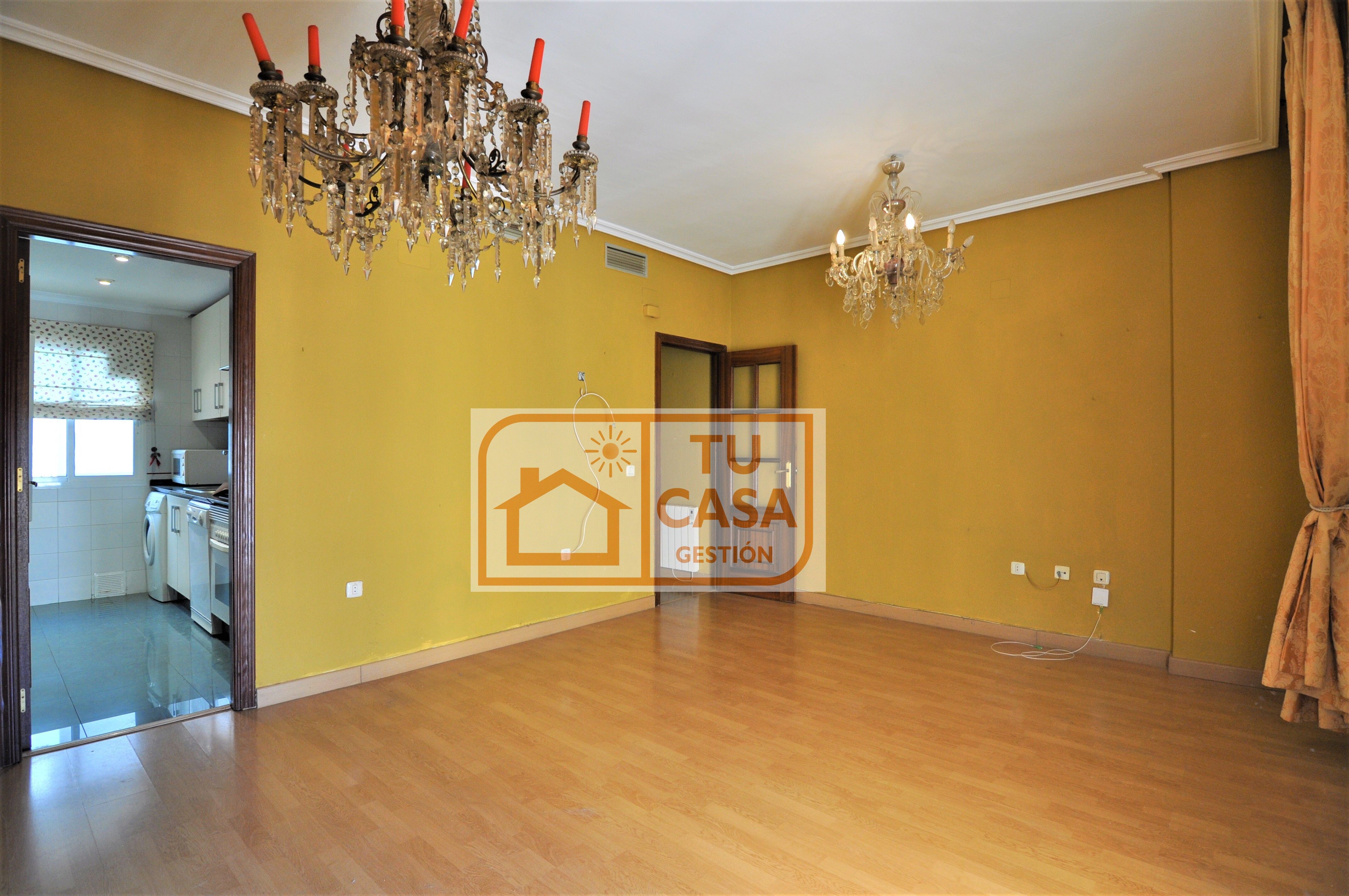 Sala d'estar de Dúplex en venda en Cáceres Capital amb Aire condicionat, Calefacció i Jardí privat