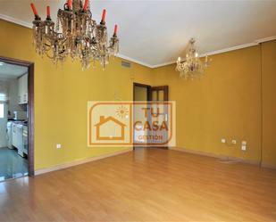 Sala d'estar de Dúplex en venda en Cáceres Capital amb Aire condicionat, Jardí privat i Moblat