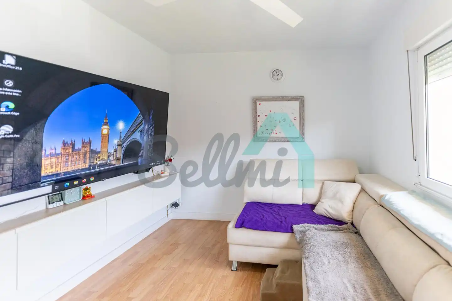 Living room of Flat for sale in Gijón   with Terrace and Furnished