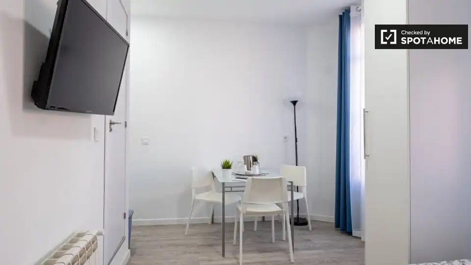 Room in Universidad - Malasaña