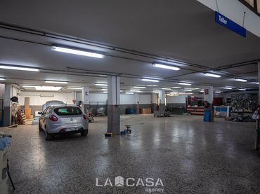 Local comercial en venda a Castell - Poble Vell