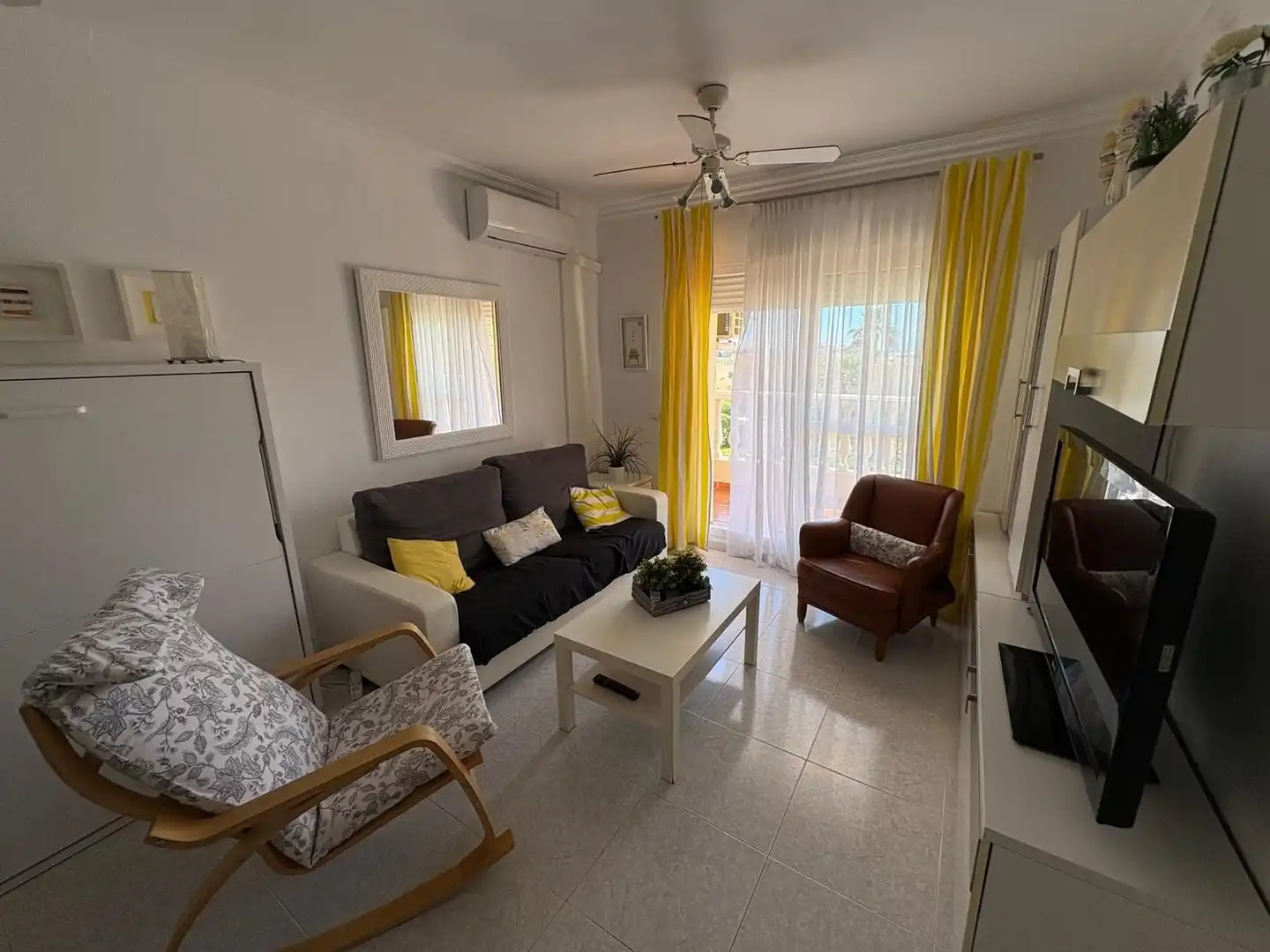 Sala d'estar de Apartament de lloguer en Torrox amb Terrassa i Piscina comunitària
