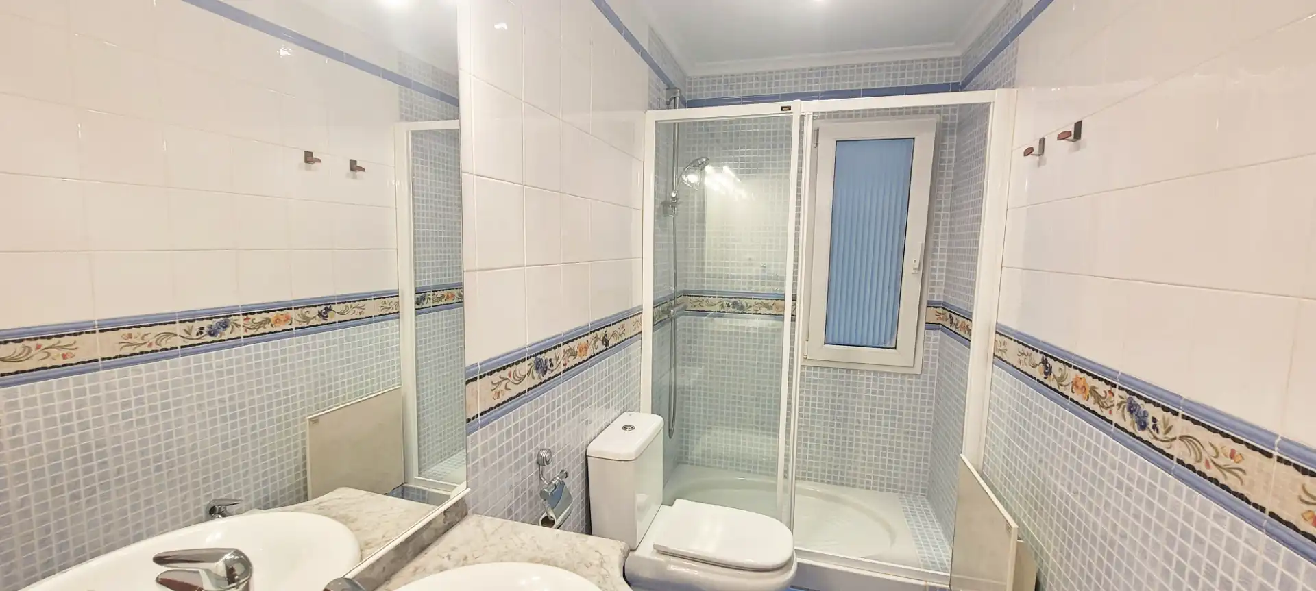 Baño de Piso en venta en Gijón  con Calefacción