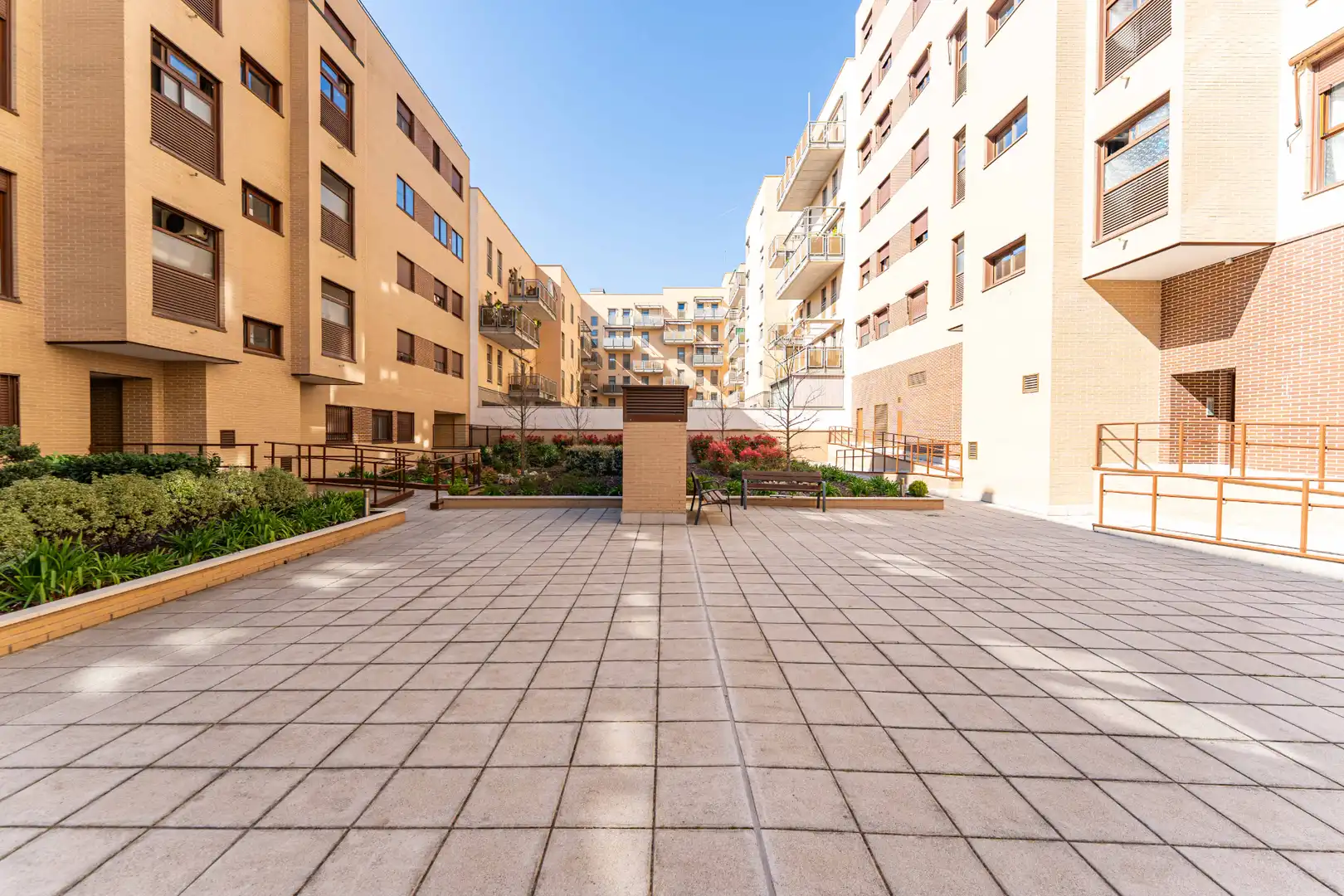 Exterior view of Flat for sale in Móstoles  with Air Conditioner, Heating and Private garden