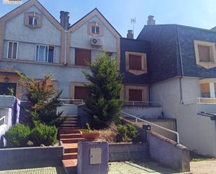 Exterior view of Single-family semi-detached for sale in Villares de la Reina  with Air Conditioner, Heating and Private garden