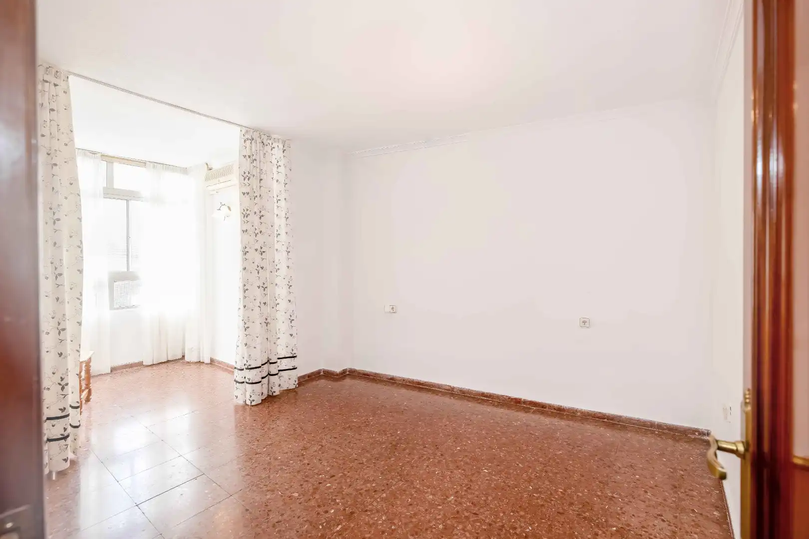 Habitación de Piso en venta en Málaga con Calefacción, Terraza y Internet