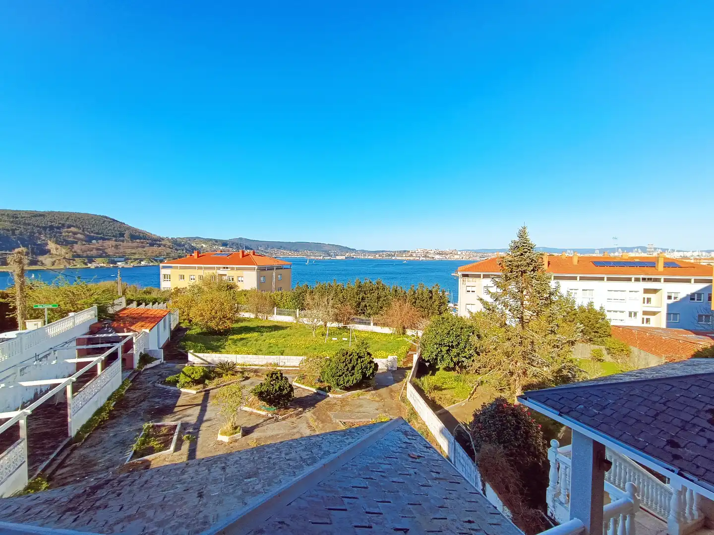 Vista exterior de Dúplex en venta en Mugardos con Calefacción, Jardín privado y Terraza