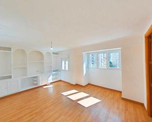 Sala d'estar de Pis en venda en  Madrid Capital amb Forn