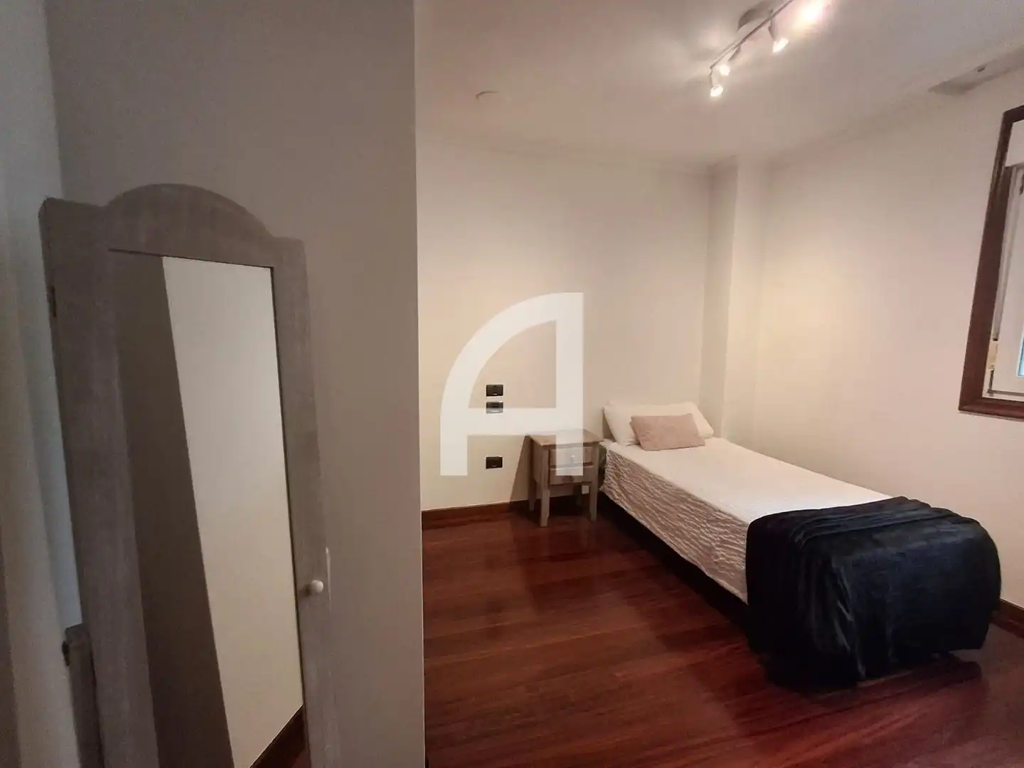 Wohnung zur Miete in R. de Rosalía de Castro, Centro - Areal
