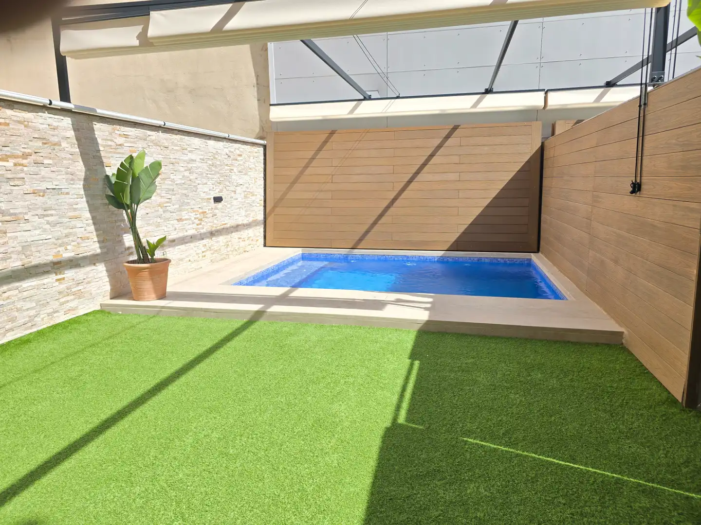 Adosado con terraza en venta en Carrer de Güell i Ferrer