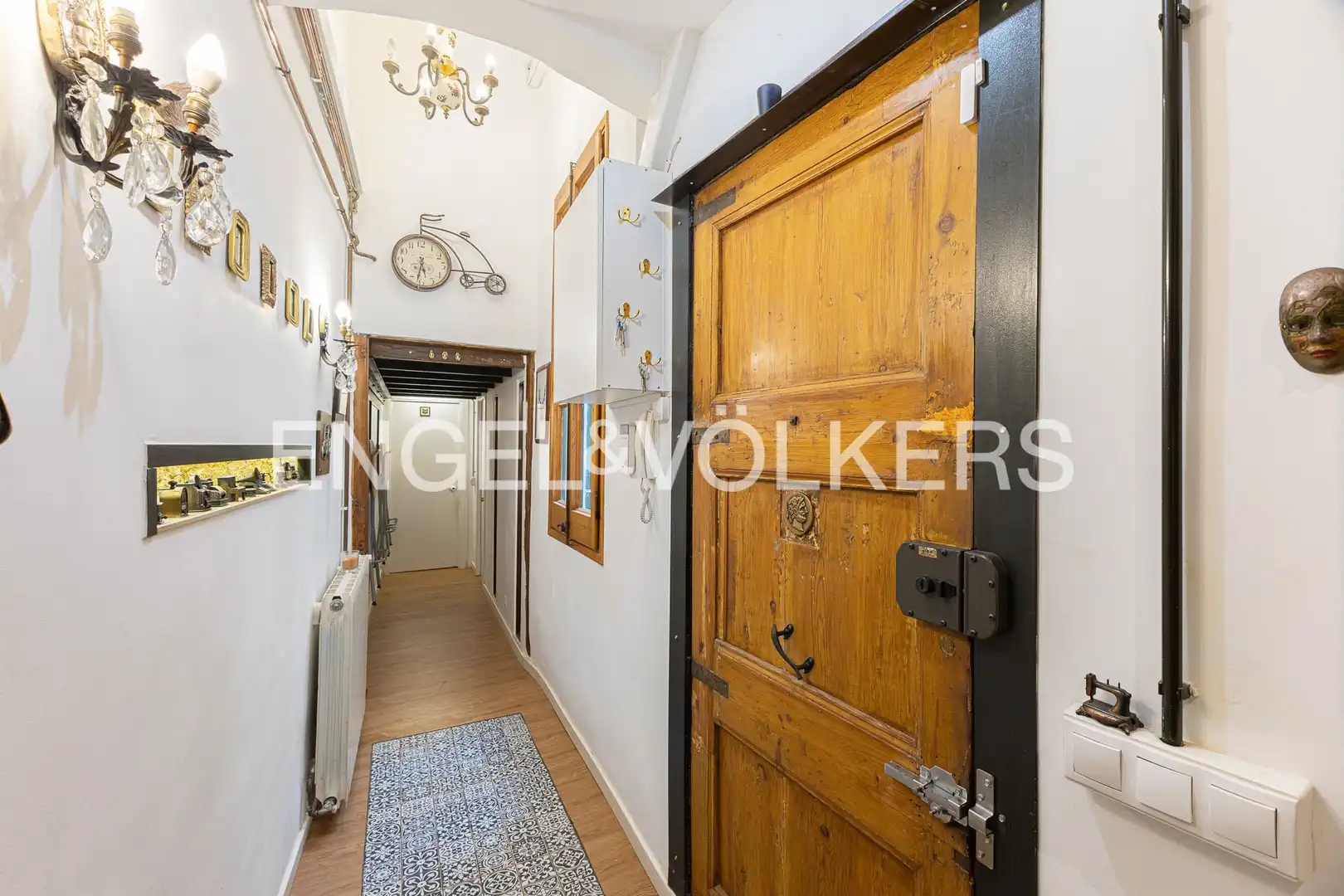 Maisonette zum Verkauf in Barcelona mit Klimaanlage, Heizung und Möbliert