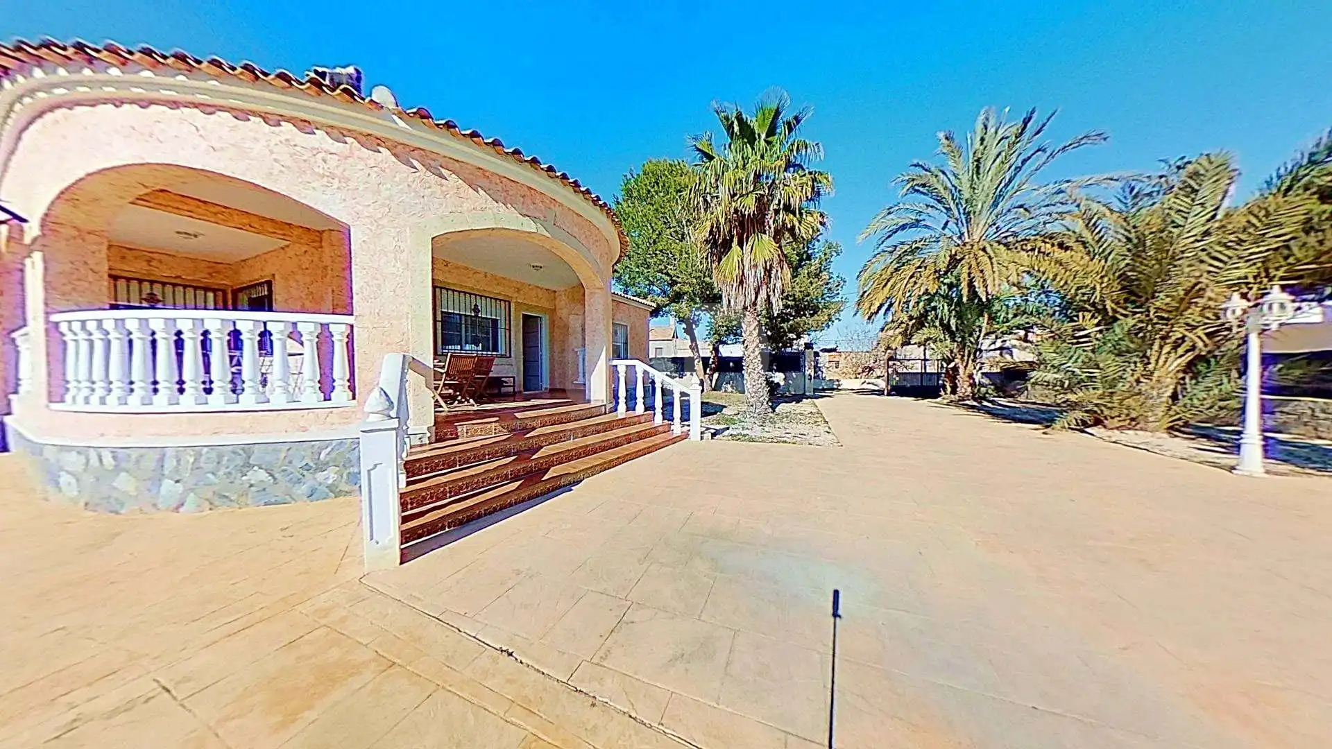 Vista exterior de Casa o xalet en venda en Dolores amb Aire condicionat, Terrassa i Piscina