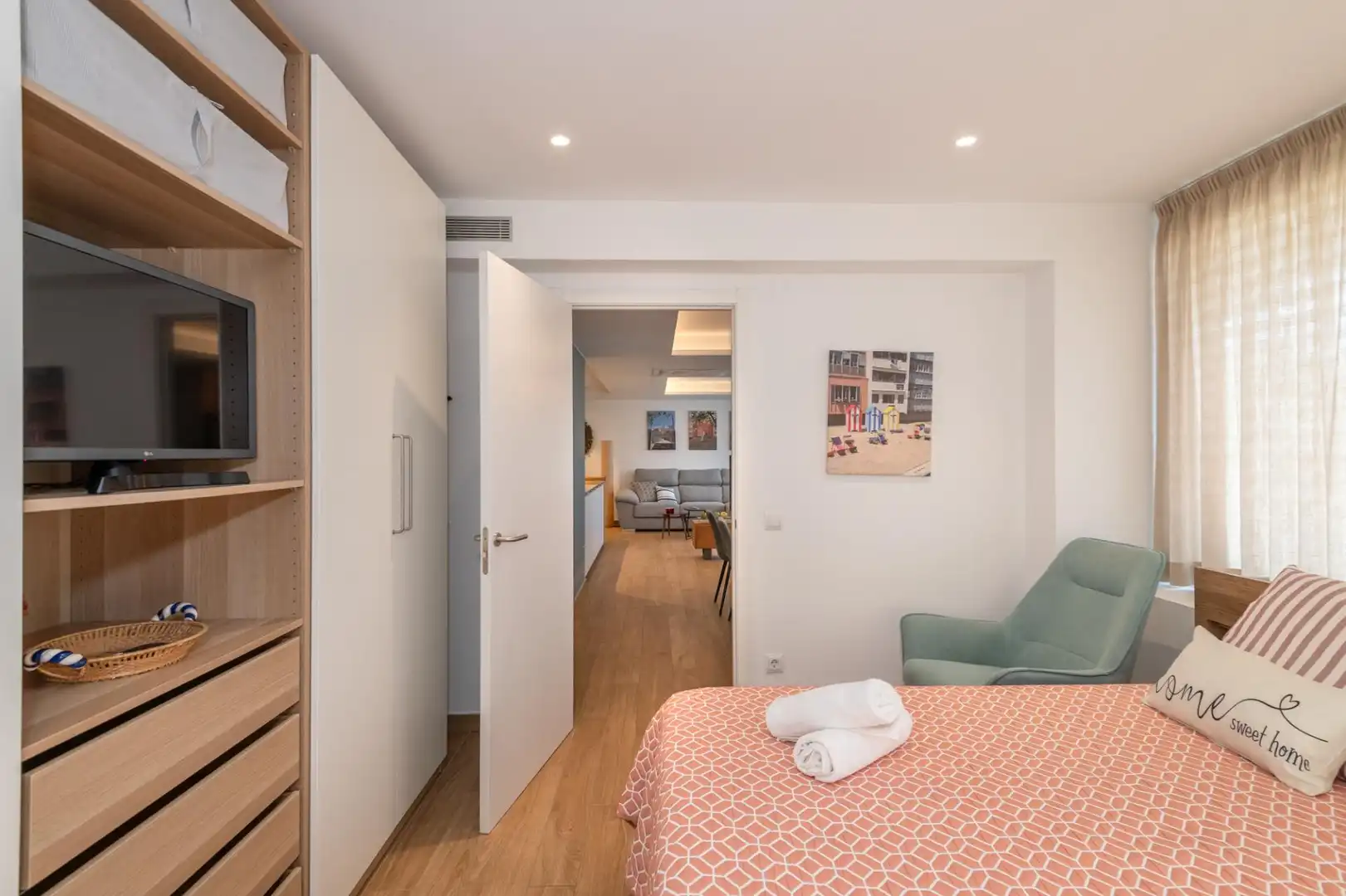Bedroom of Flat for rent in Girona  with Air Conditioner, Heating and Furnished