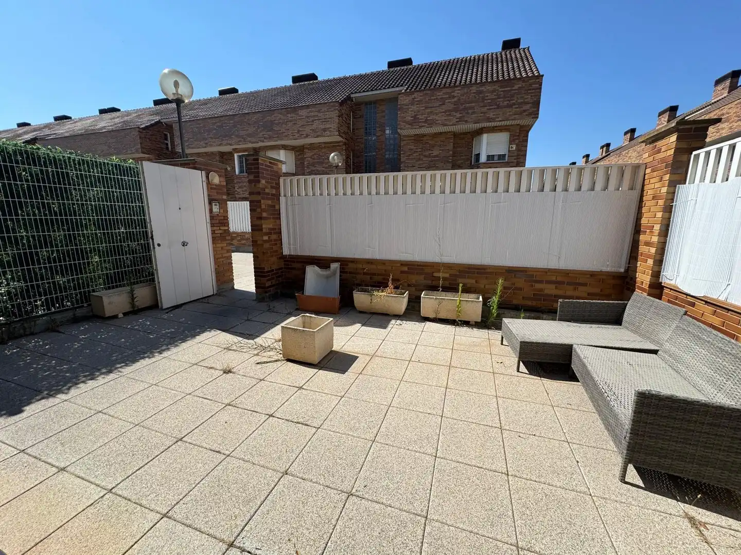 Terrassa de Casa adosada en venda en Miralbueno