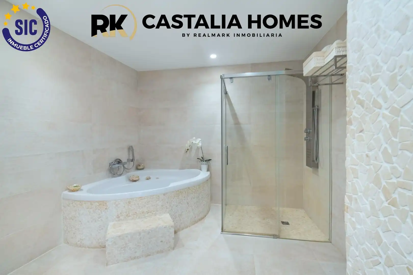 Badezimmer von Einfamilien-Reihenhaus zum Verkauf in Castellón de la Plana / Castelló de la Plana mit Klimaanlage, Privatgarten und Terrasse