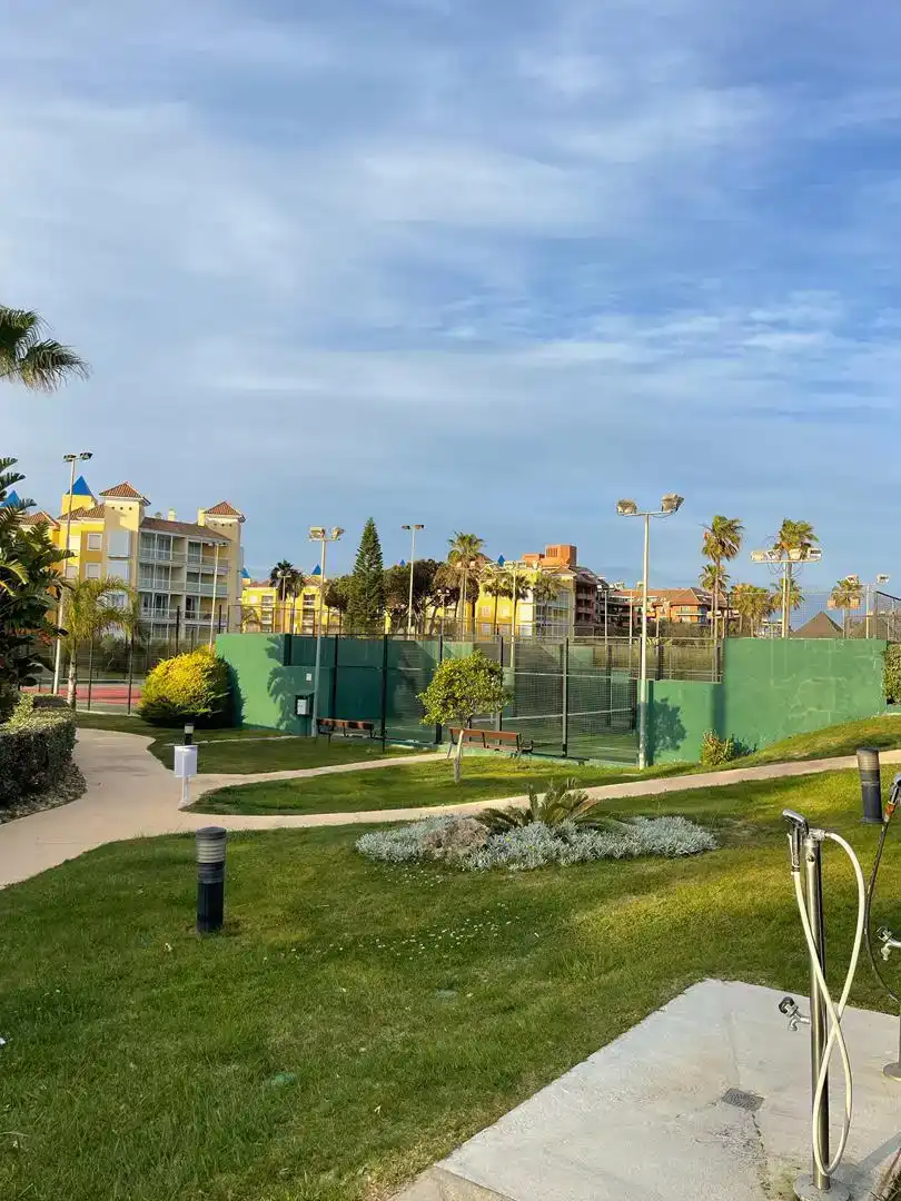 Außenansicht von Wohnung zur Miete in Islantilla mit Klimaanlage und Schwimmbad