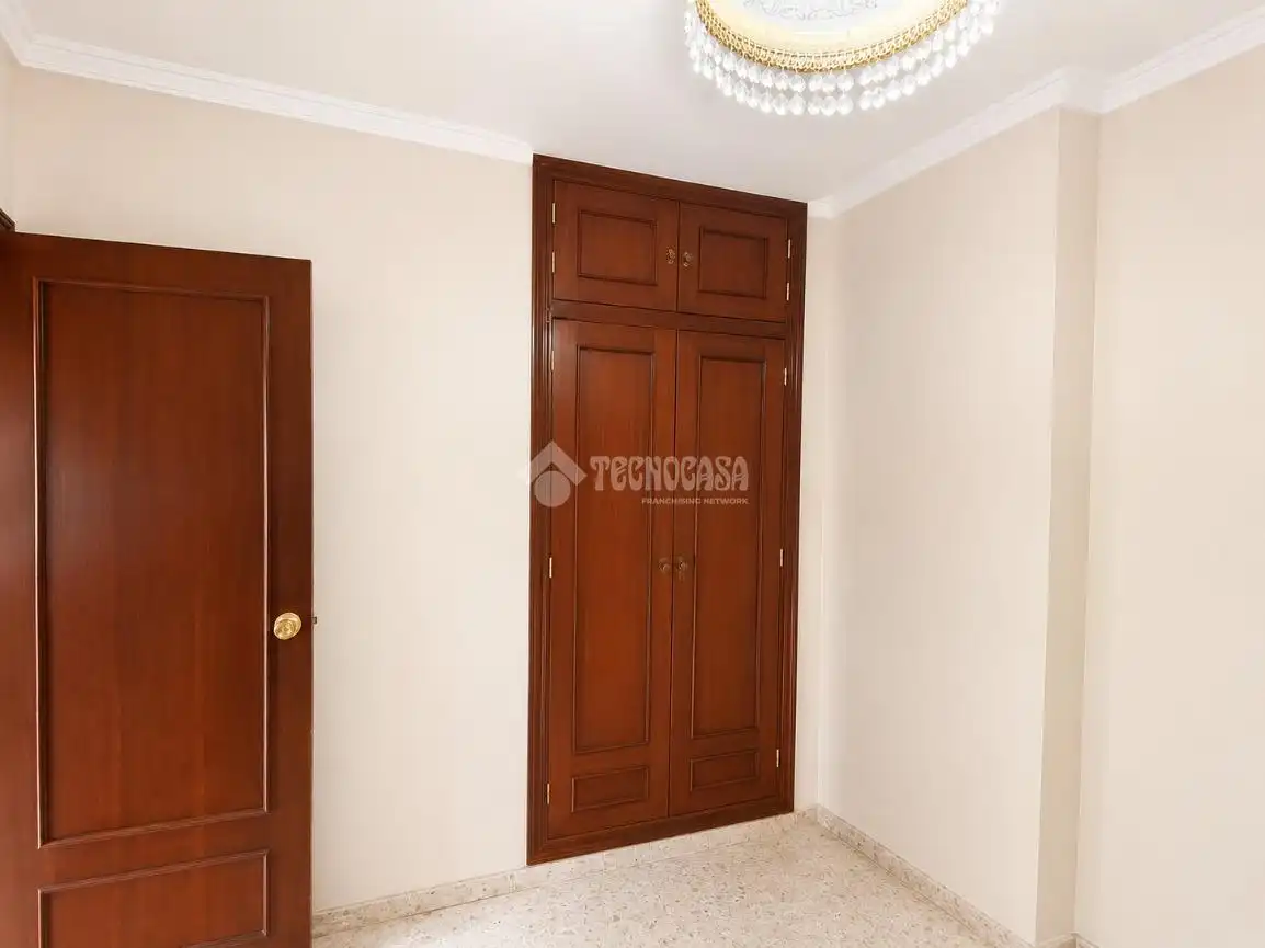 Habitación de Casa adosada en venta en Sevilla con Aire acondicionado, Terraza y Balcón