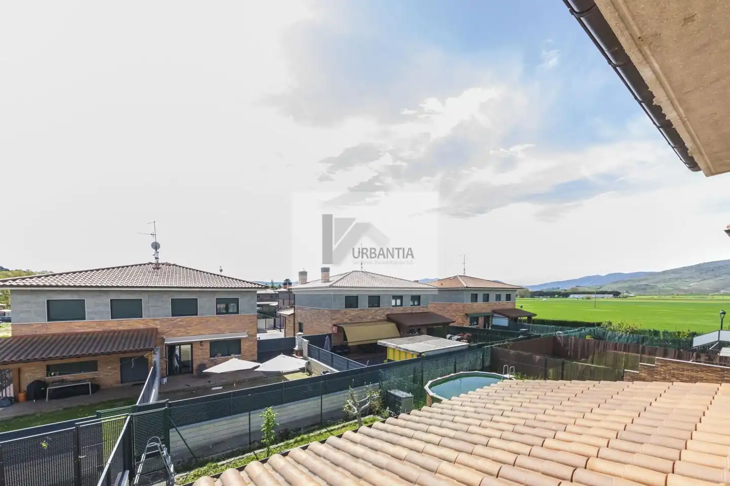 Vista exterior de Casa adosada en venta en Cendea de Olza / Oltza Zendea con Calefacción, Jardín privado y Parquet