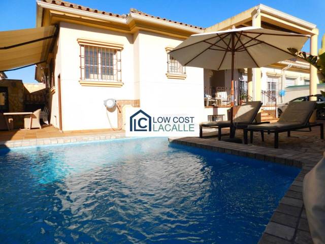 Casa-chalet en Venta en José Manuel Caballero Bonald en Caballero Bonald - San José Obrero - Guadalcacín