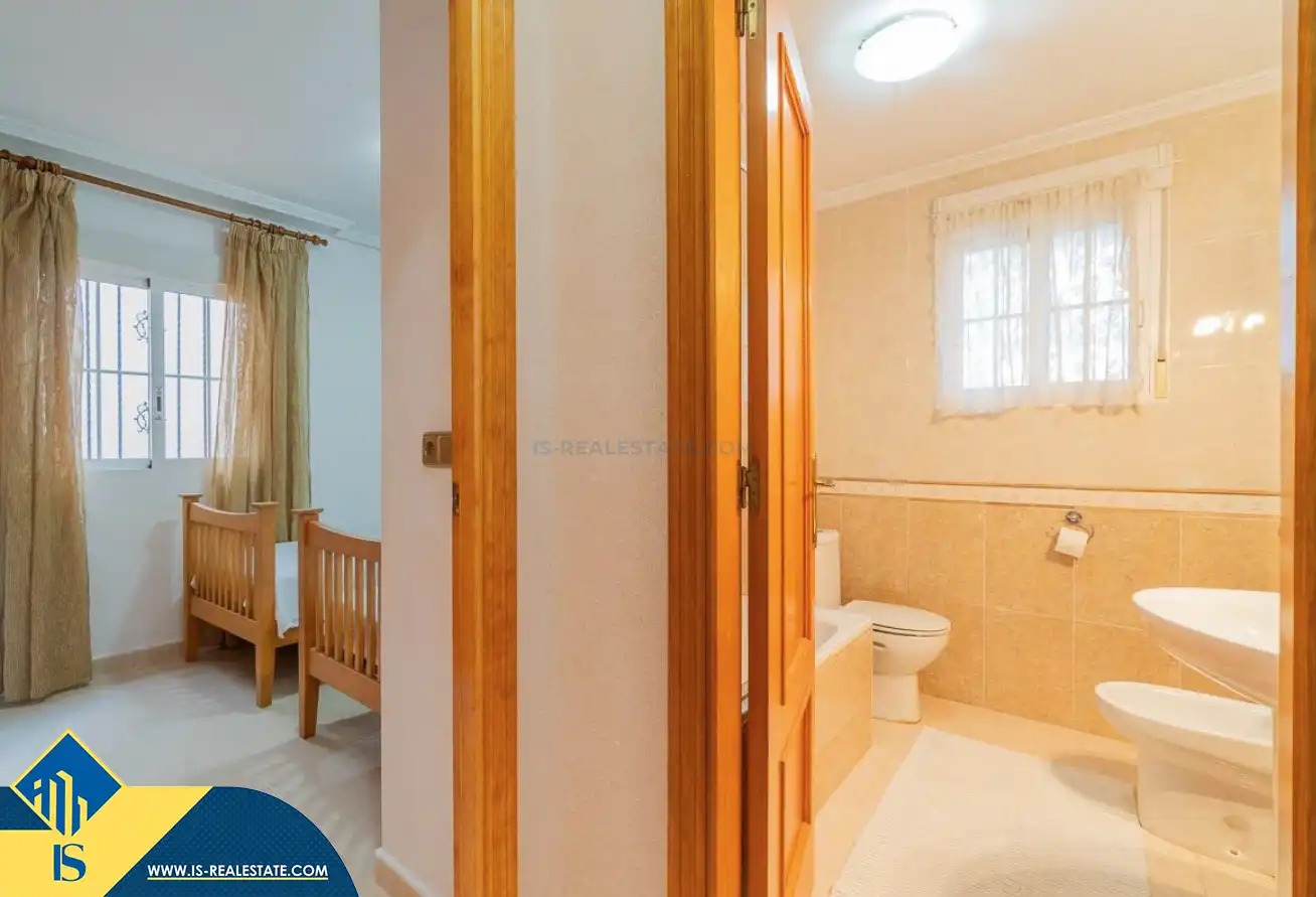 Habitación de Apartamento en venta en Orihuela con Aire acondicionado, Calefacción y Jardín privado