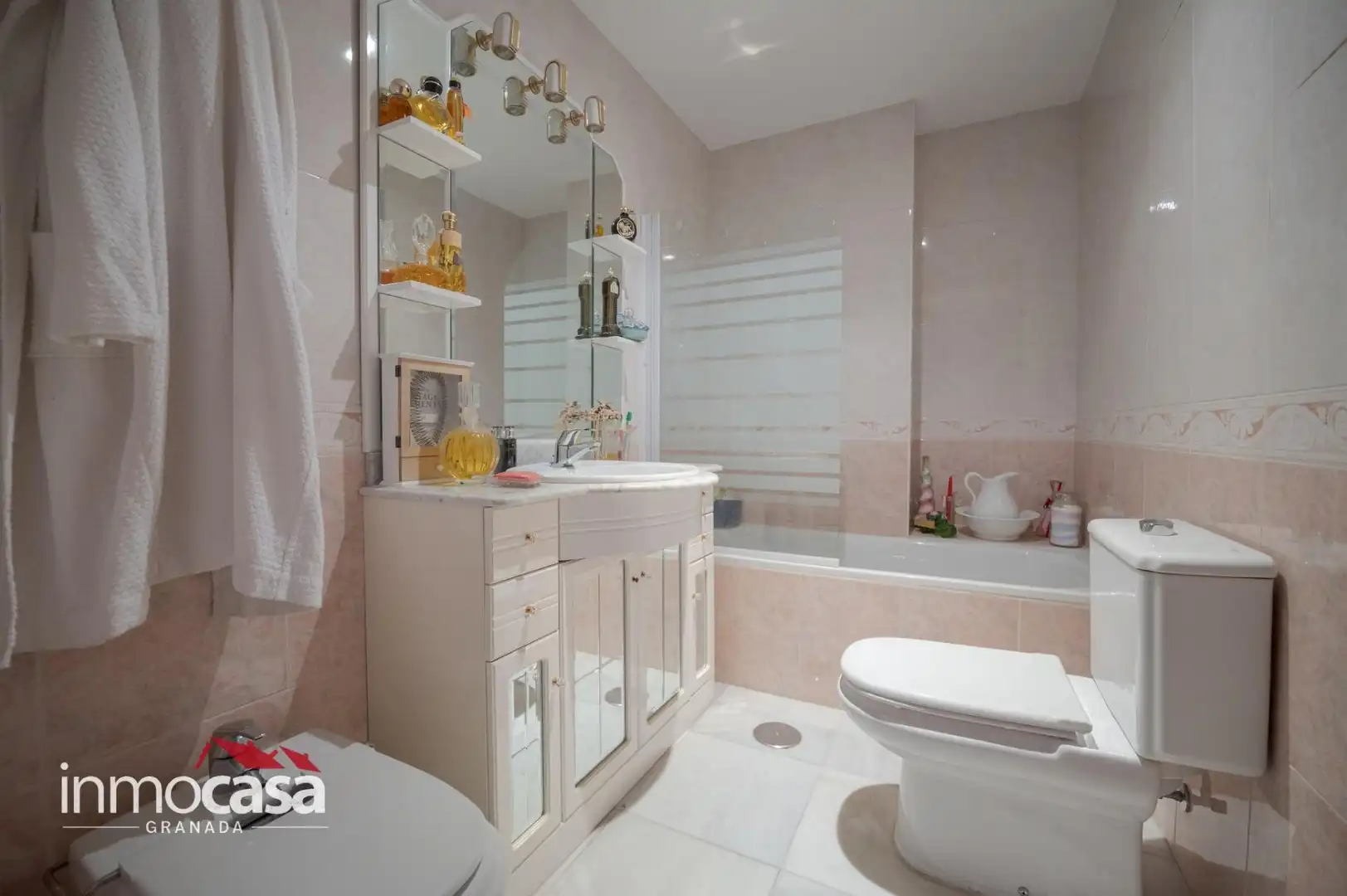 Bathroom of Houses for sale in Maracena, Granada