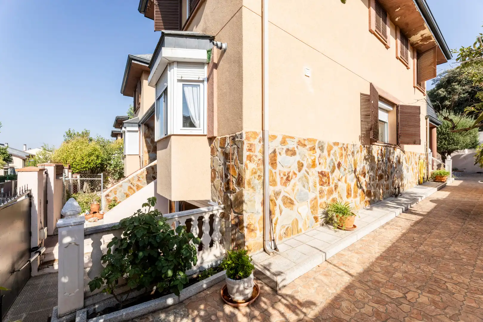 Vista exterior de Casa adosada en venta en Alpedrete con Calefacción, Jardín privado y Trastero