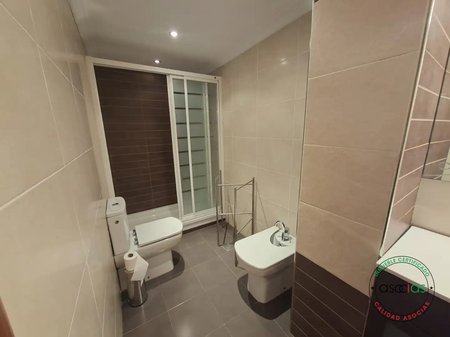 Baño de Piso de alquiler en Gijón  con Calefacción y Amueblado