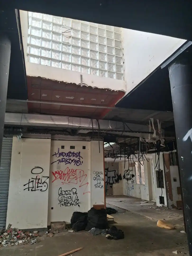 Vista exterior de Local de alquiler en Cádiz