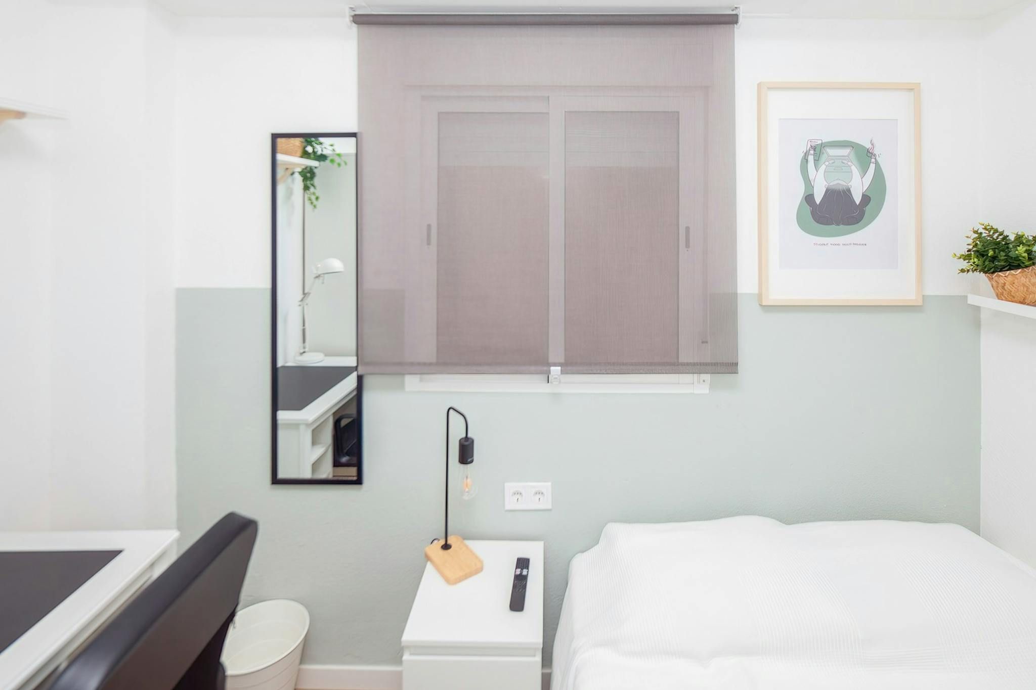 Bedroom of Flat to share in  Valencia Capital  with Furnished, Washing machine and TV