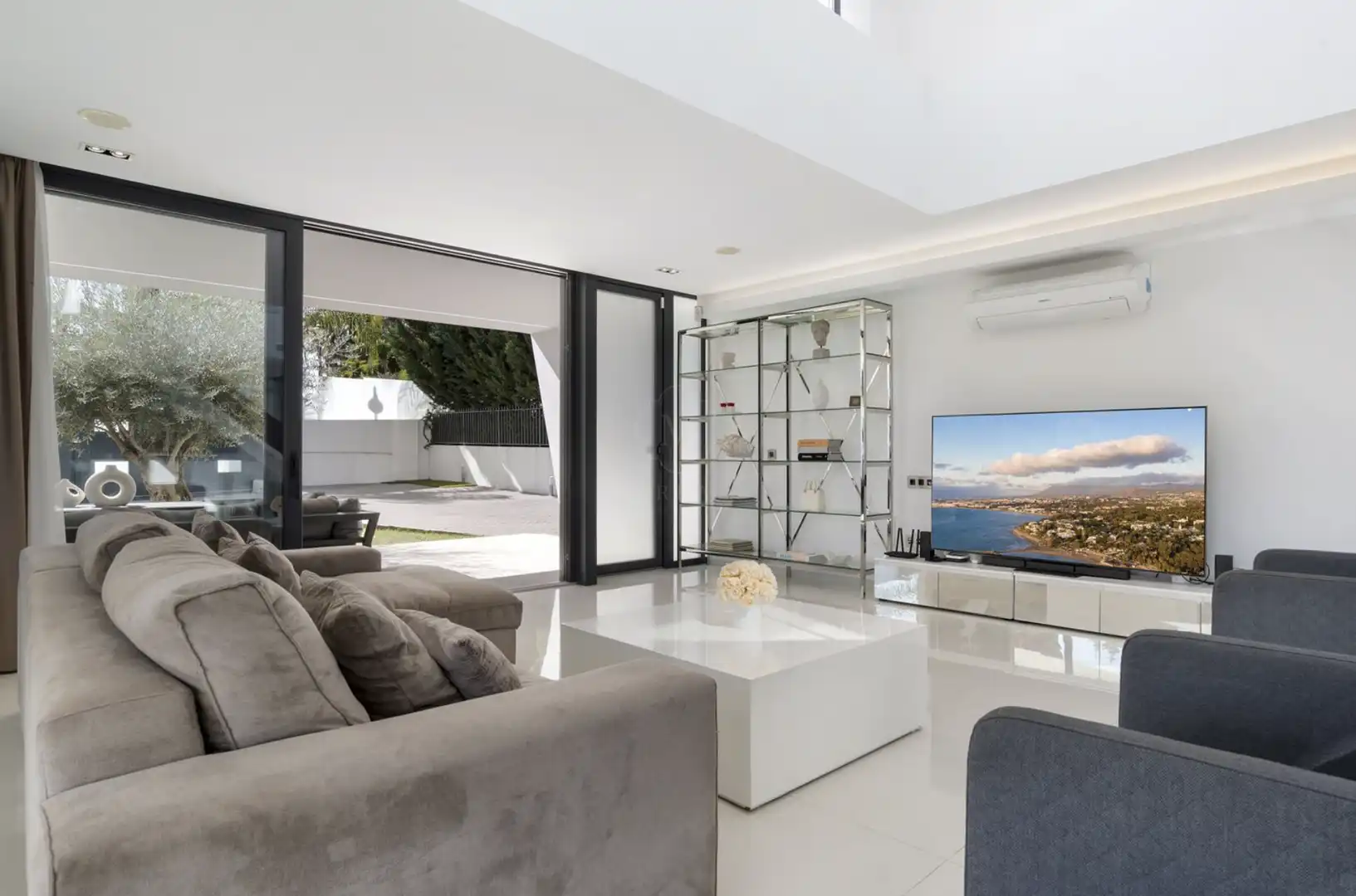 Living room of Houses for rent in Marbella  with Air Conditioner, Private garden and Swimming Pool