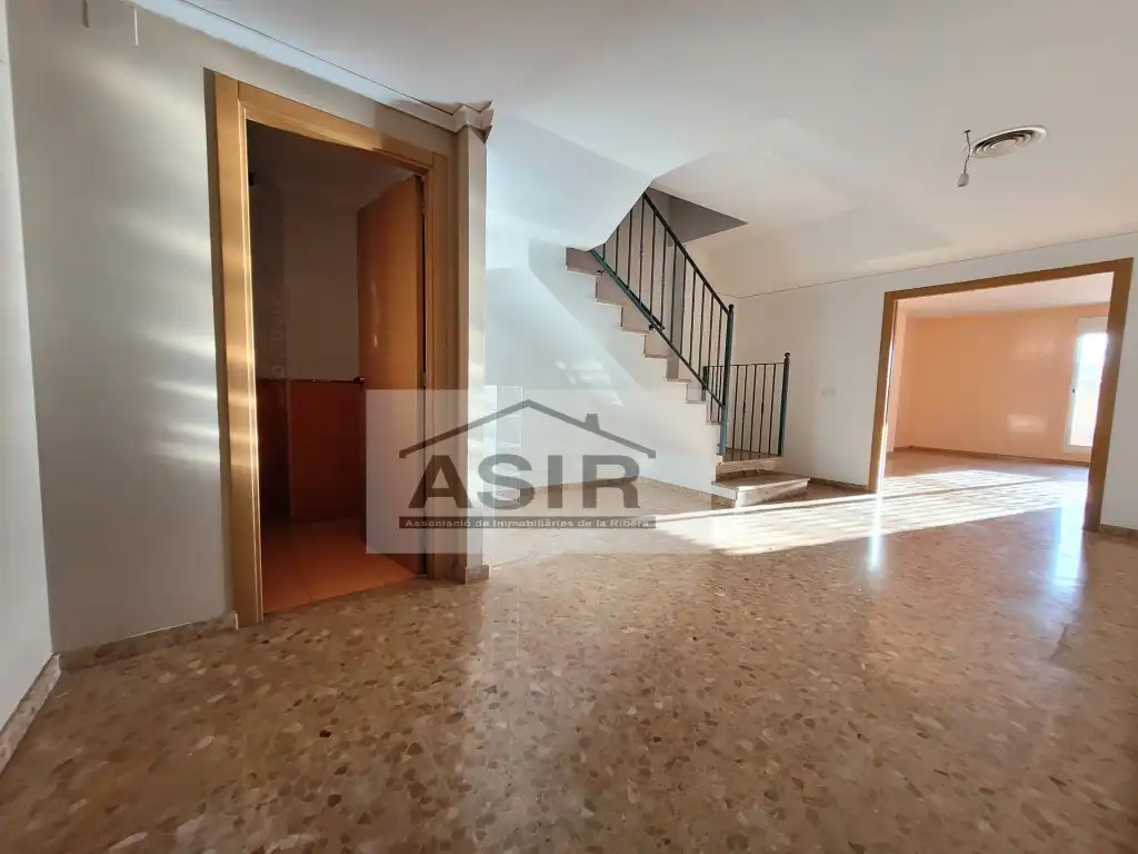 Dachboden zum Verkauf in Alzira mit Klimaanlage und Terrasse