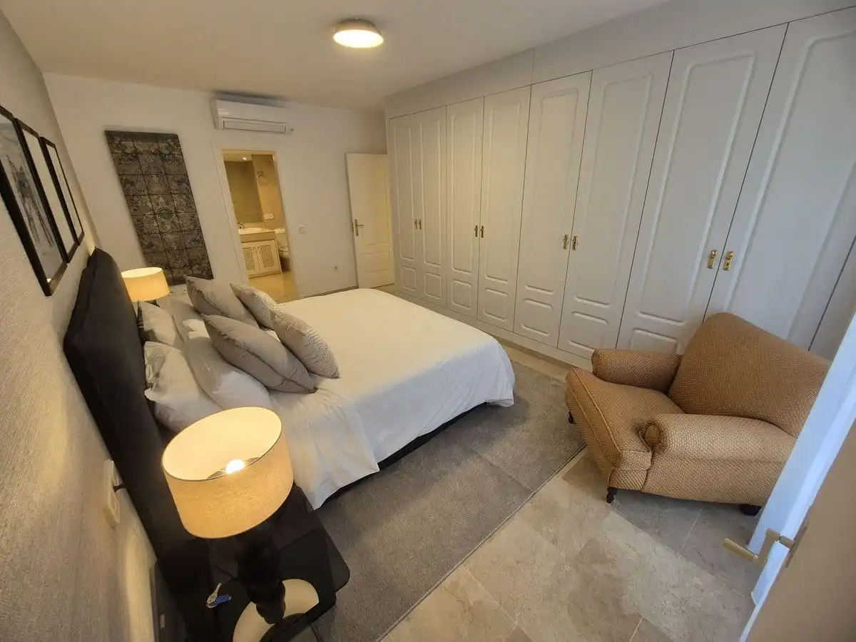 Dormitori de Apartament de lloguer en Marbella amb Aire condicionat, Calefacció i Terrassa