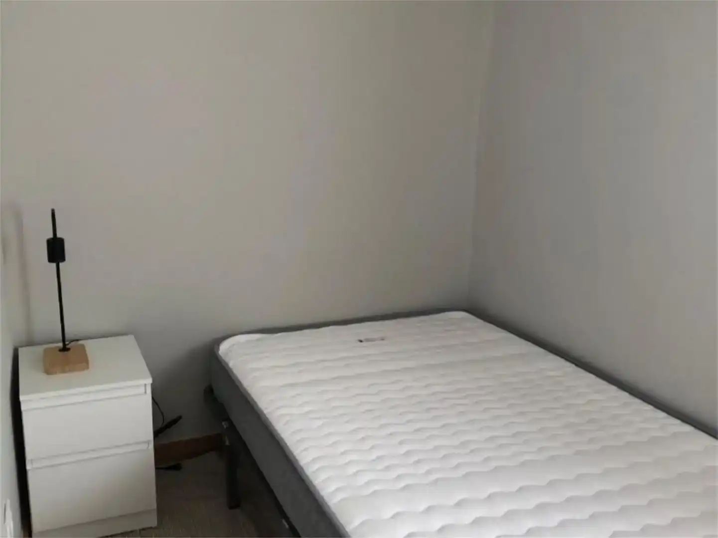 Schlafzimmer von Dachboden zur Miete in  Madrid Capital mit Balkon